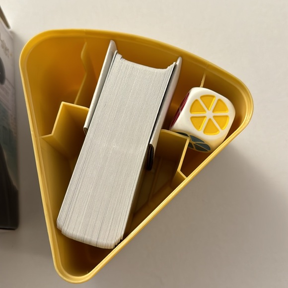 Harry Potter Trivial Pursuit Trivia Game BV10 - Picture 3 of 3